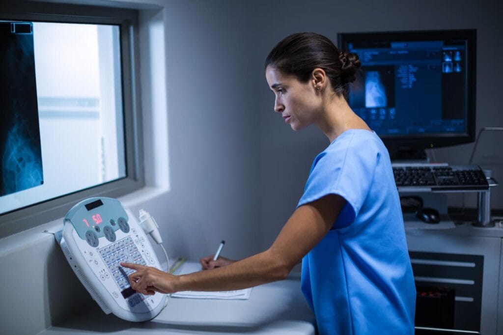 Nowoczesna diagnostyka kręgosłupa - jak działa system DIERS i dlaczego jest tak dokładny